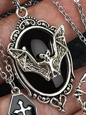 ⭐️ Gothic Black Bat Pendant Necklace - Women's Jewelry